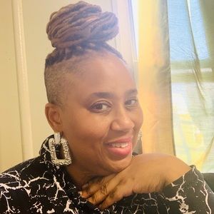 Meet your Posher, Monique